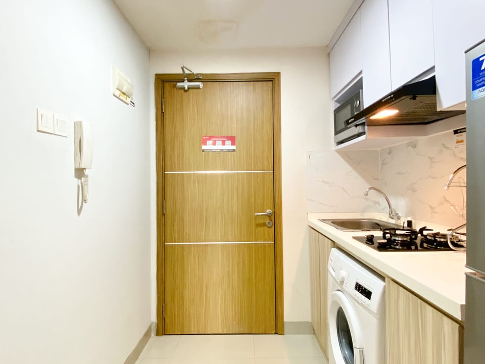 Apartment | Private kitchen | Full-size fridge, stovetop
