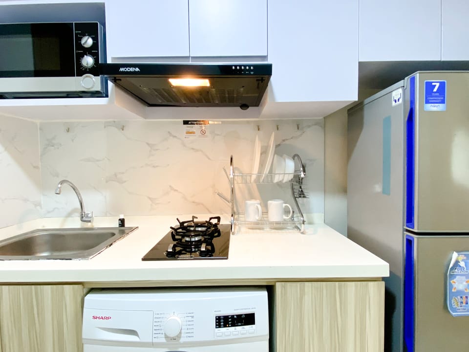 Apartment | Private kitchen | Full-size fridge, stovetop