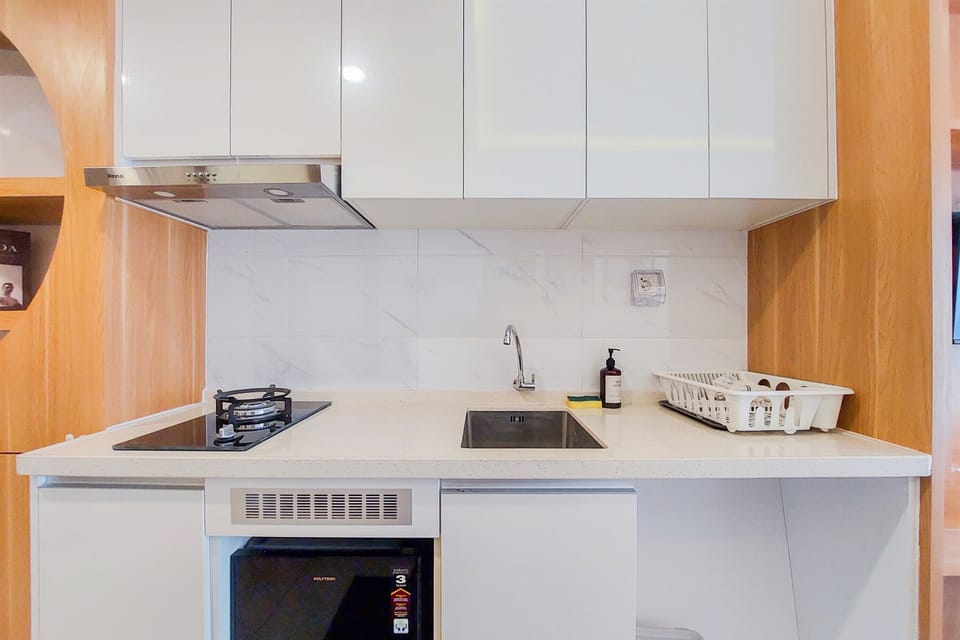 Studio | Private kitchen | Full-size fridge, stovetop