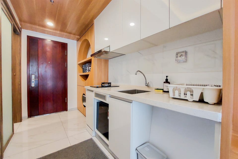 Studio | Private kitchen | Full-size fridge, stovetop