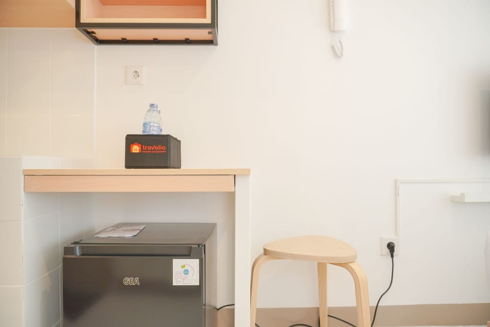 Studio | Private kitchen | Full-size fridge, stovetop