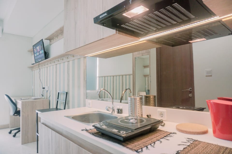 Studio | Private kitchen | Full-size fridge, stovetop