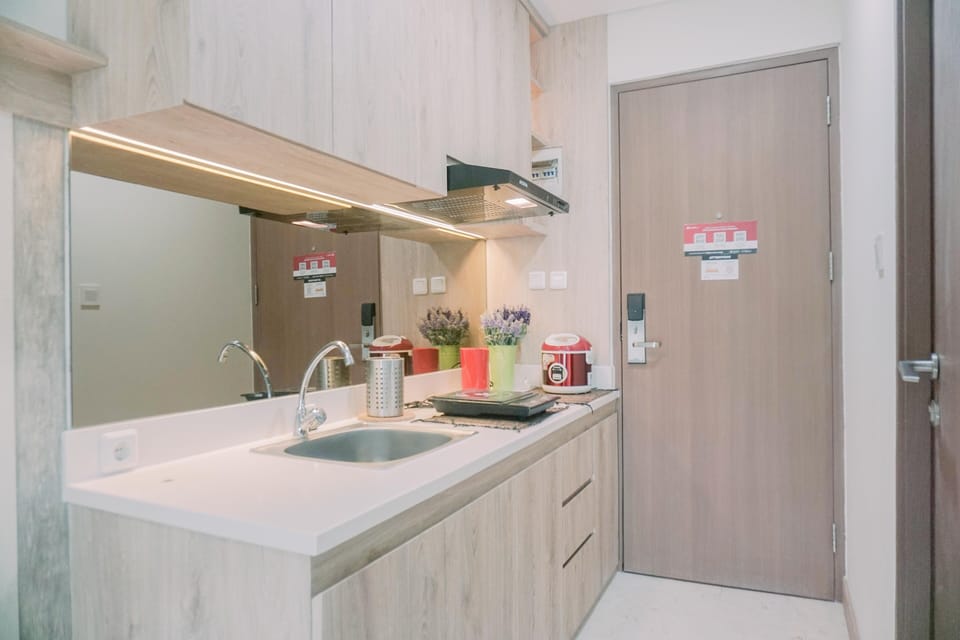 Studio | Private kitchen | Full-size fridge, stovetop
