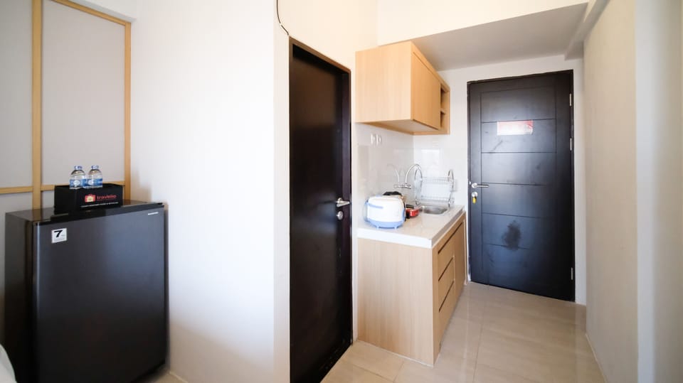 Studio | Private kitchen | Full-size fridge, stovetop