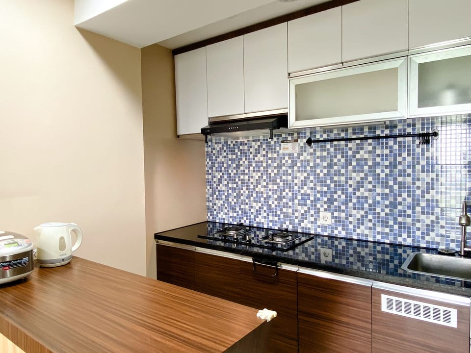 Apartment | Private kitchen | Full-size fridge, stovetop