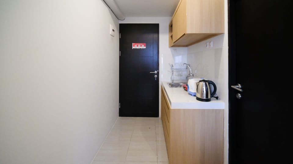 Studio | Private kitchen | Full-size fridge, stovetop