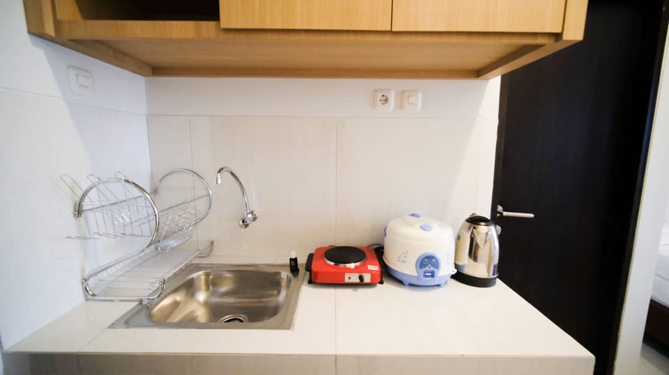 Studio | Private kitchen | Full-size fridge, stovetop