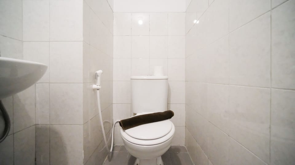 Studio | Bathroom | Shower, towels
