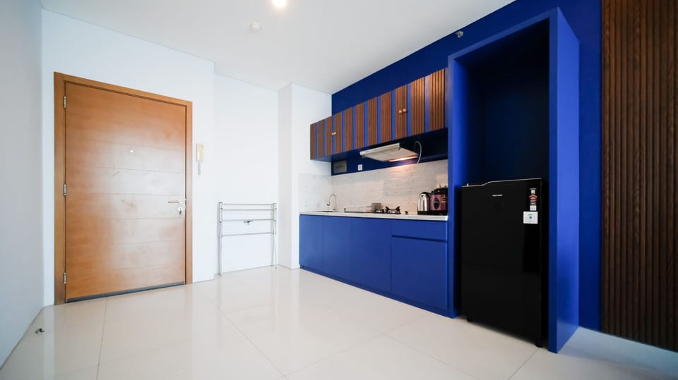 Apartment | Private kitchen | Full-size fridge, stovetop