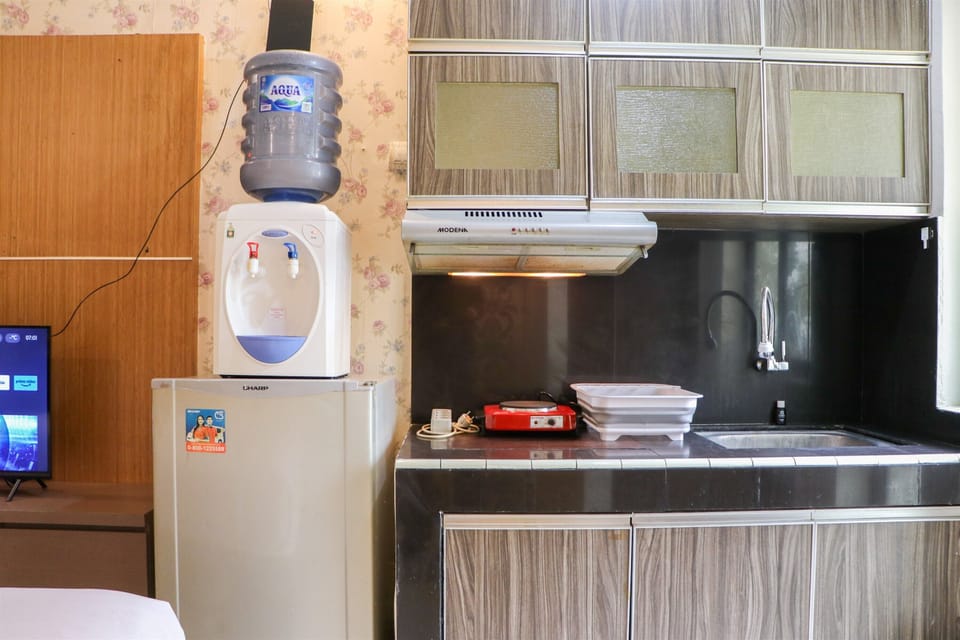 Studio | Private kitchen | Full-size fridge, stovetop