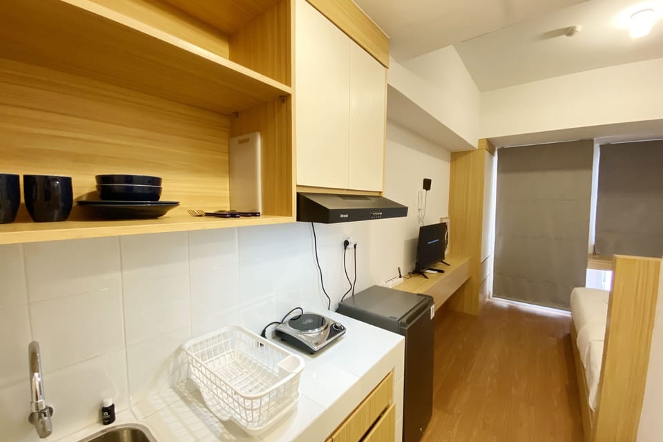 Studio | Private kitchen | Full-size fridge, stovetop