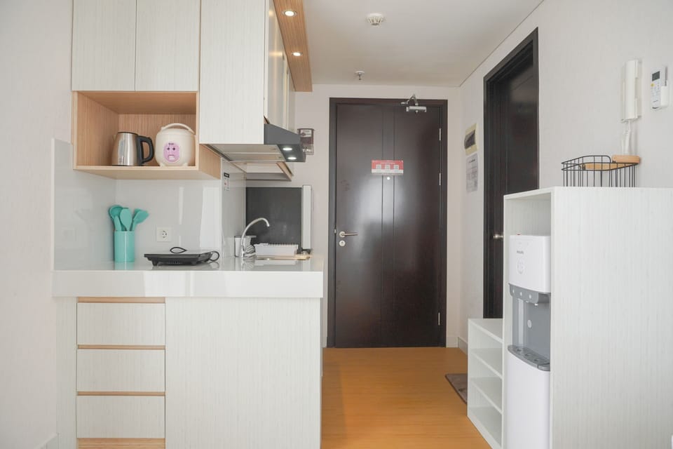 Studio | Private kitchen | Full-size fridge, stovetop