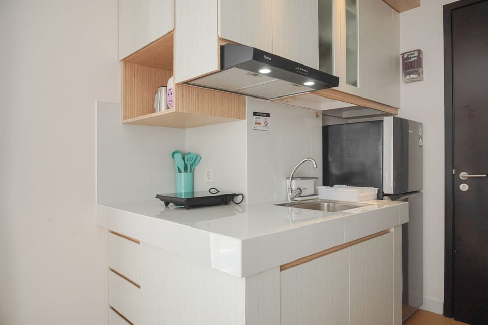 Studio | Private kitchen | Full-size fridge, stovetop