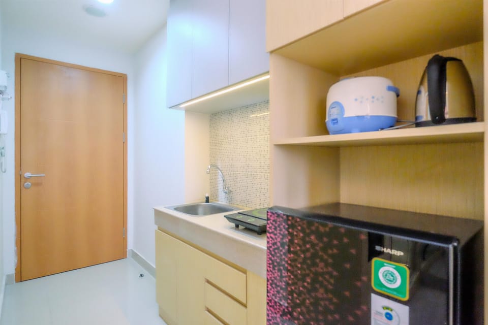 Studio | Private kitchen | Full-size fridge, stovetop