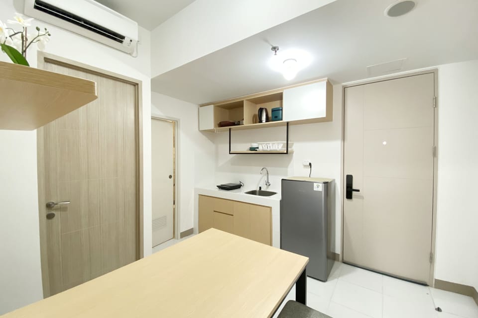 Apartment | Private kitchen | Full-size fridge, stovetop