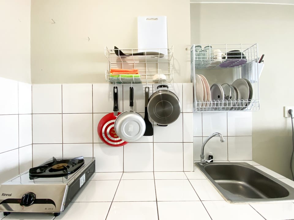Studio | Private kitchen | Full-size fridge, stovetop