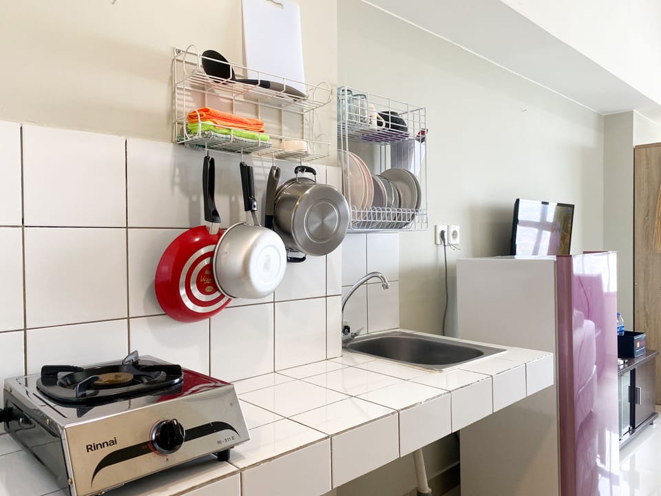 Studio | Private kitchen | Full-size fridge, stovetop