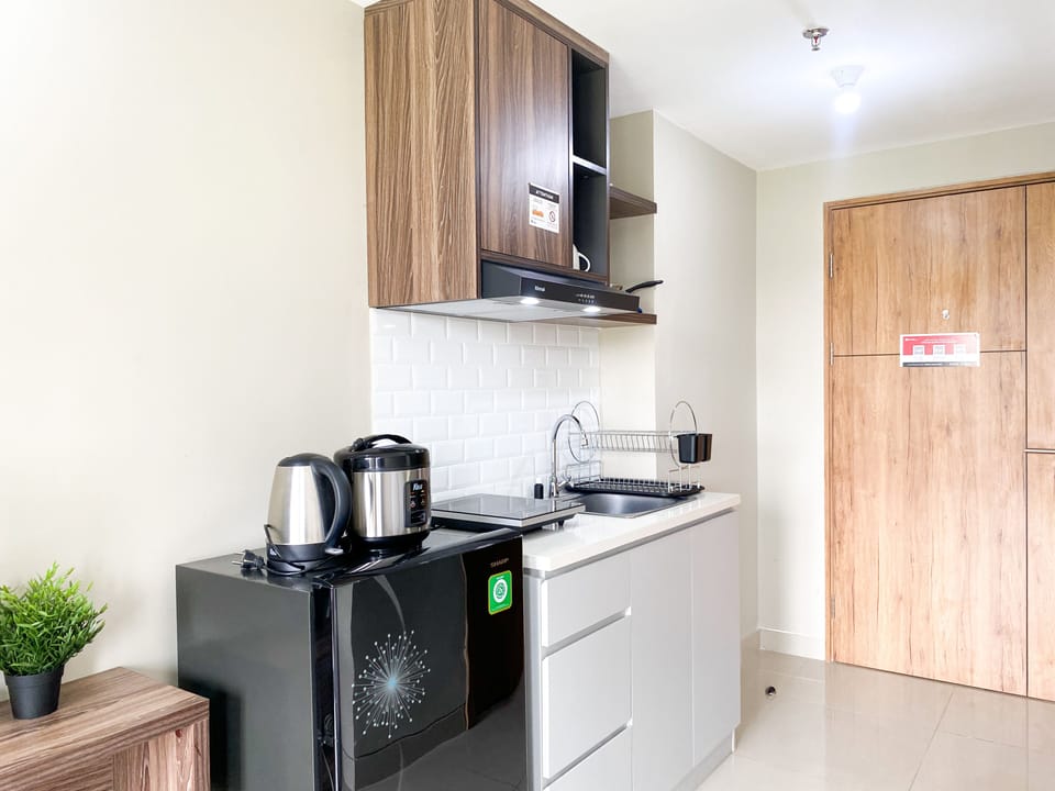 Studio | Private kitchen | Full-size fridge, stovetop
