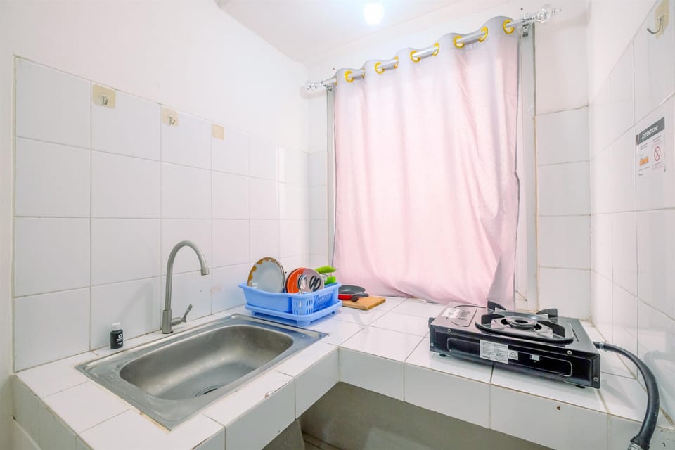 Studio | Private kitchen | Full-size fridge, stovetop