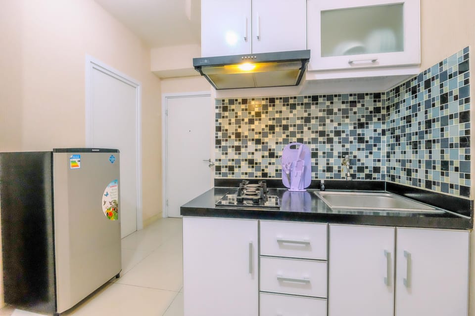 Apartment | Private kitchen | Full-size fridge, stovetop