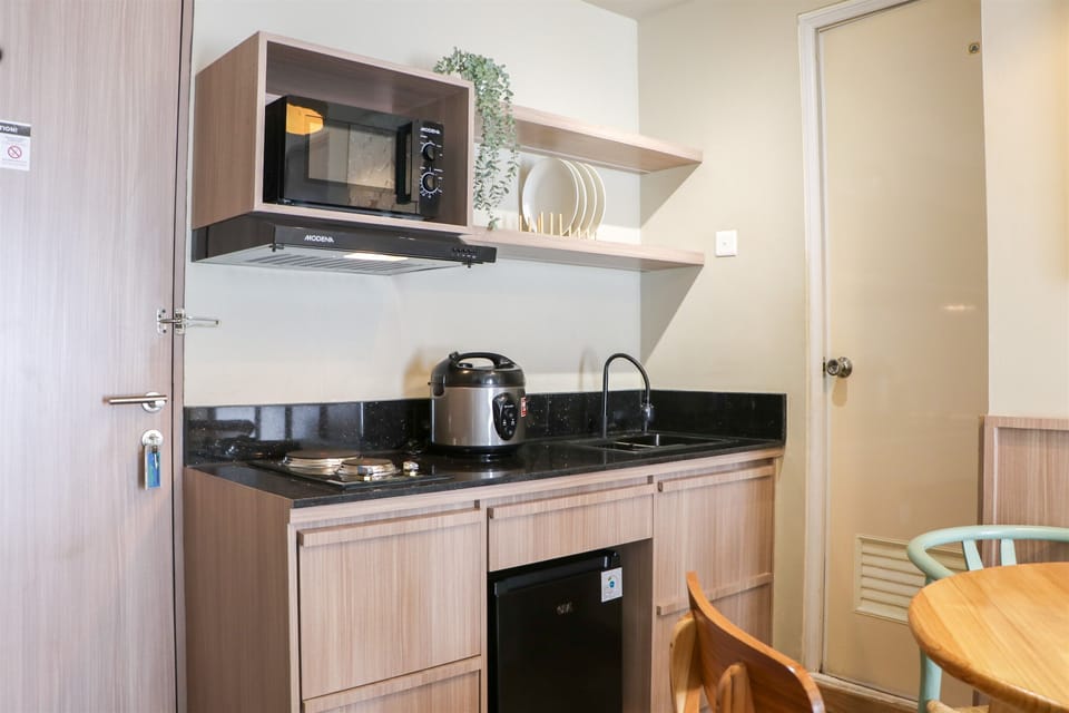 Apartment | Private kitchen | Full-size fridge, stovetop
