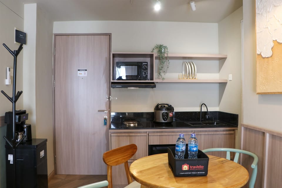 Apartment | Private kitchen | Full-size fridge, stovetop