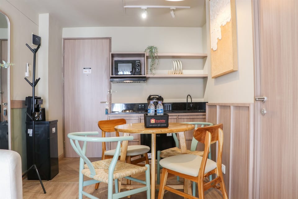Apartment | Private kitchen | Full-size fridge, stovetop