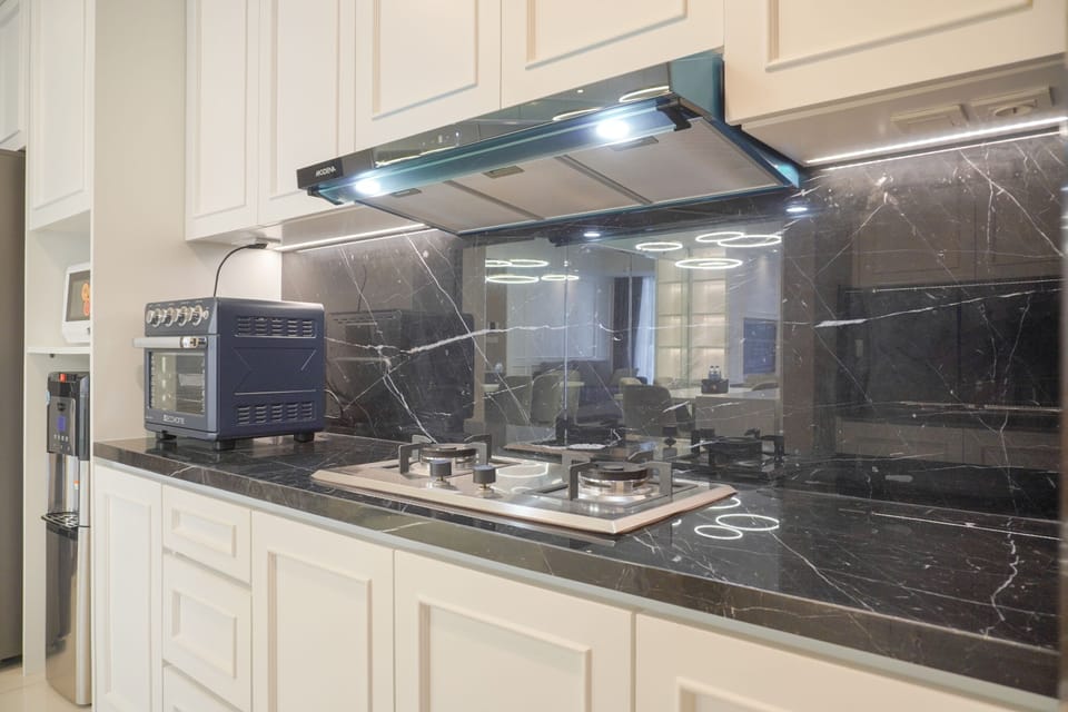 Apartment | Private kitchen | Full-size fridge, stovetop, electric kettle