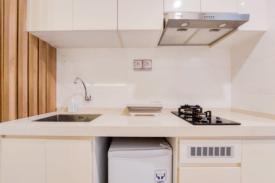 Studio | Private kitchen | Full-size fridge, stovetop