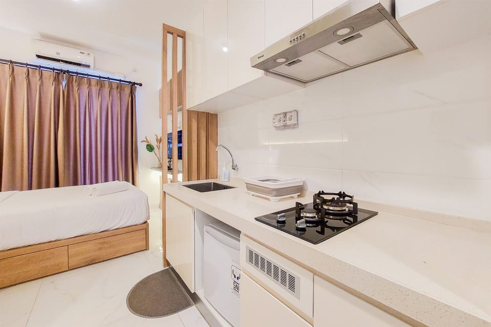Studio | Private kitchen | Full-size fridge, stovetop
