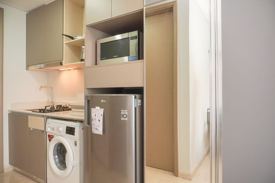 Studio | Private kitchen | Full-size fridge, stovetop