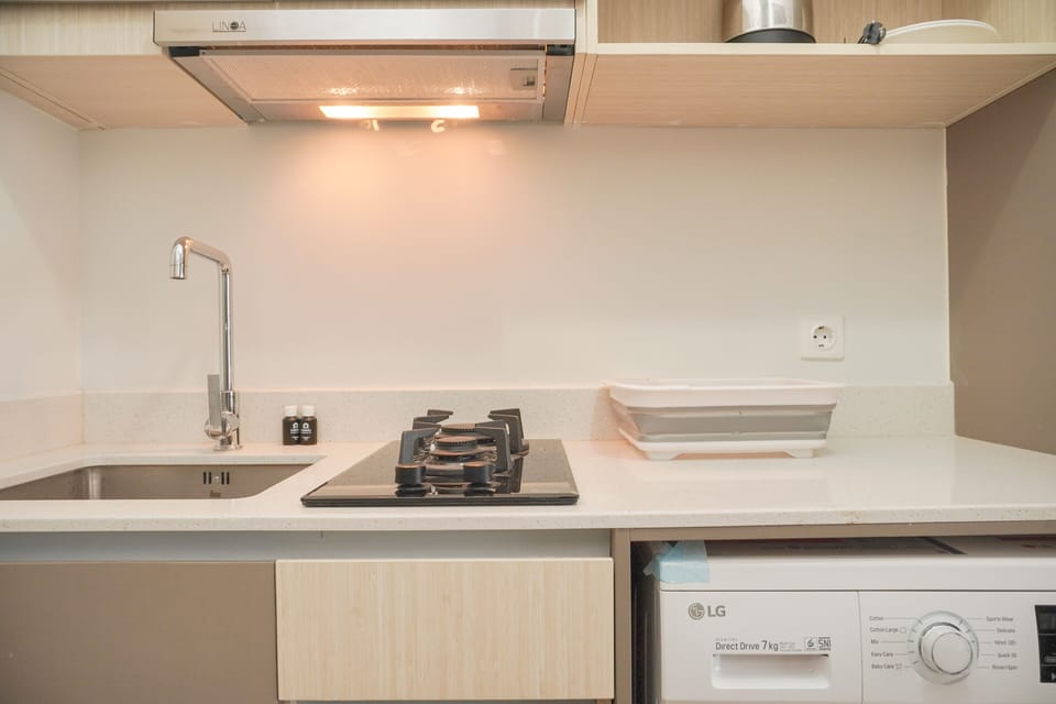 Studio | Private kitchen | Full-size fridge, stovetop