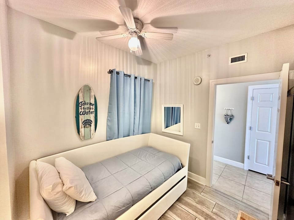 Twin Trundle Bedroom – Sleeps 2 Comfortably