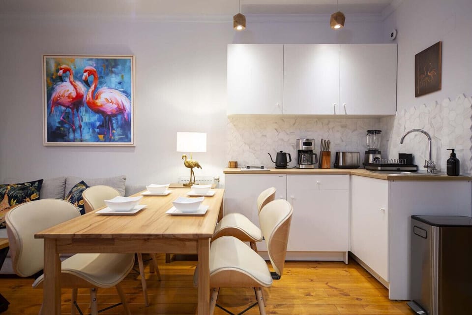 Dining area & fully equipped kitchen