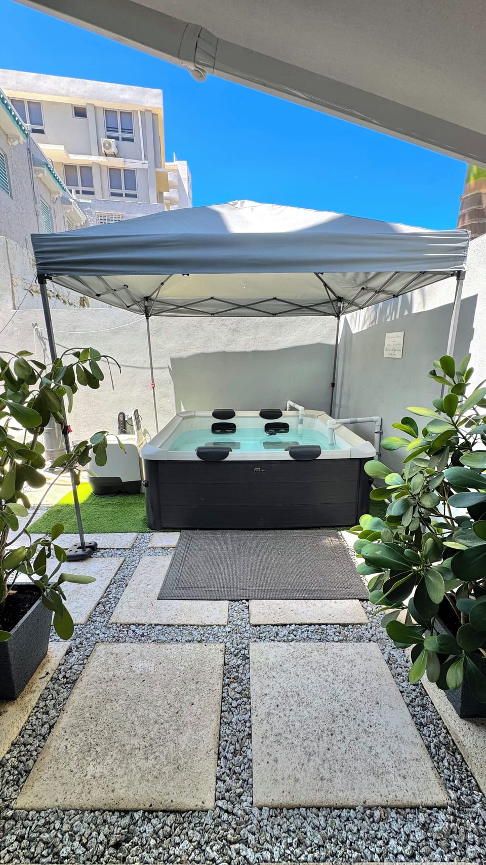 Outdoor spa tub
