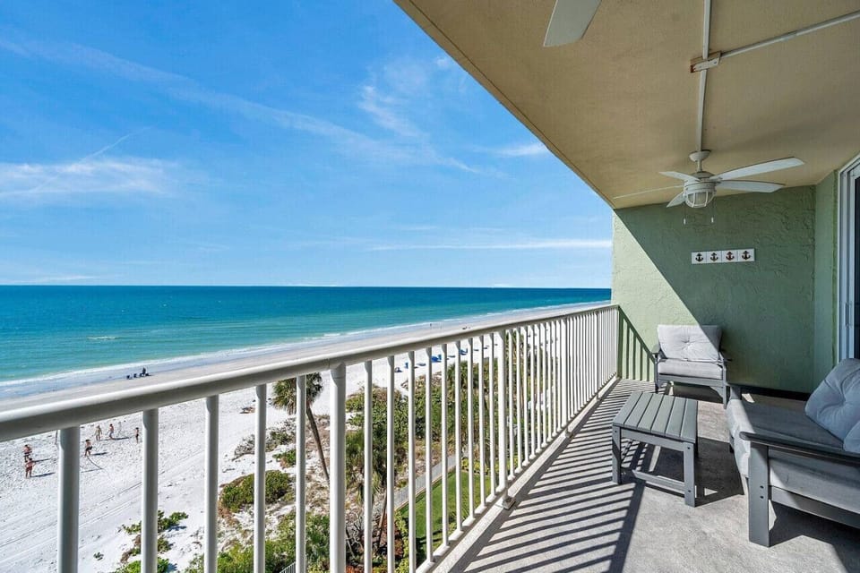 Relax on the balcony w/ sweeping ocean views and the sound of waves below.