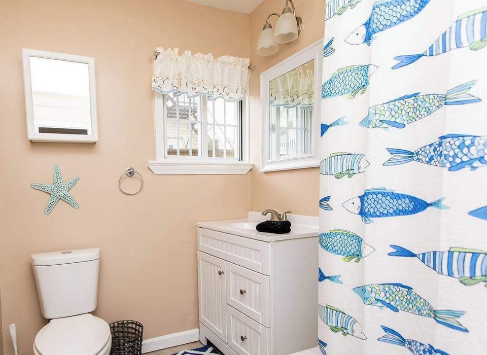 Full Bathroom, Bath Tub, Shower, Towels