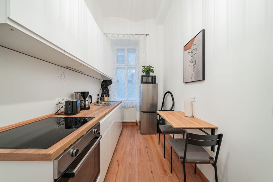 Apartment, 3 Bedrooms, Kitchen, Ground Floor | Private kitchen | Full-size fridge, microwave, oven, stovetop