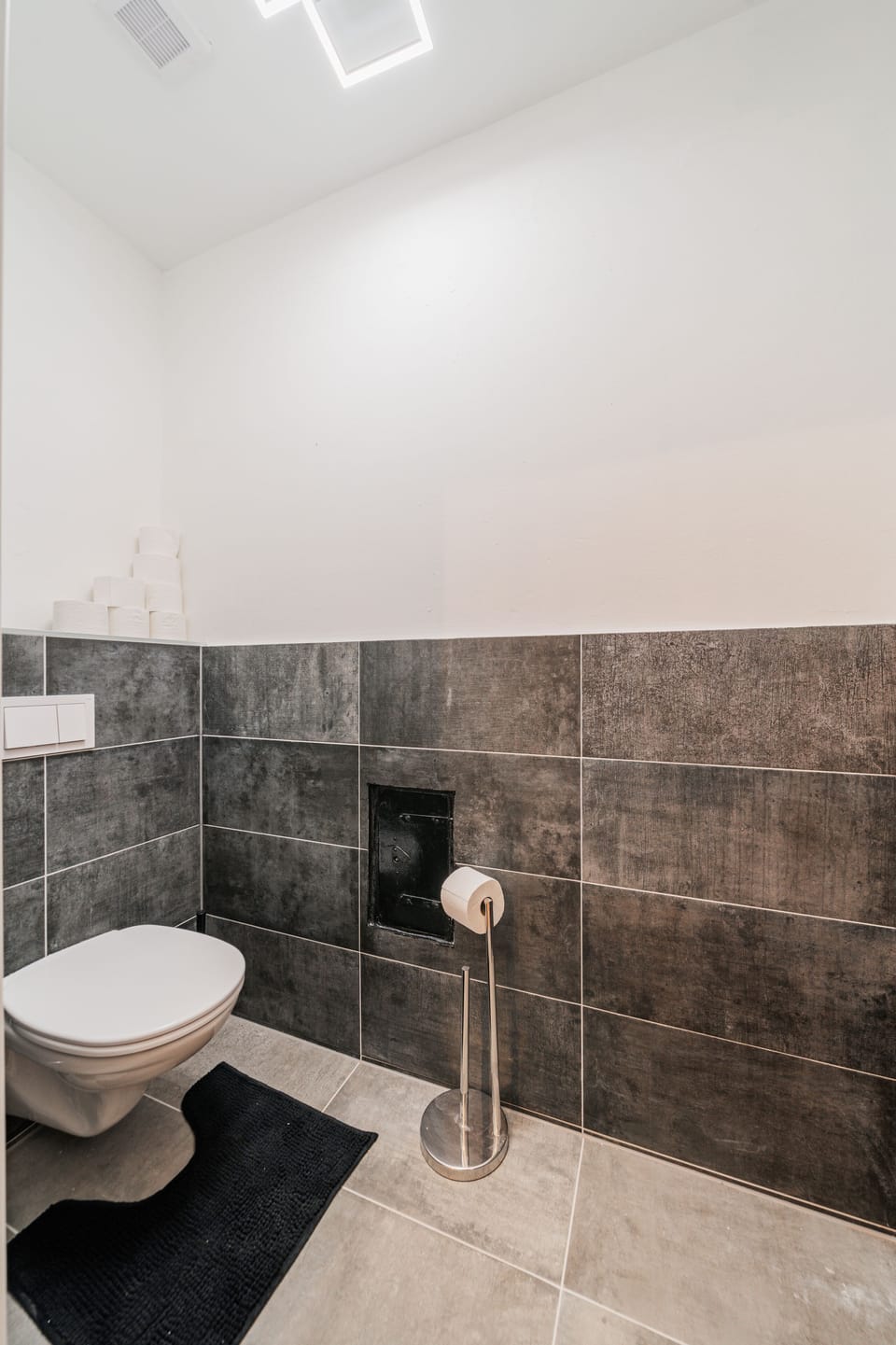 Apartment, 3 Bedrooms, Kitchen, Ground Floor | Bathroom | Shower, hair dryer, slippers, towels