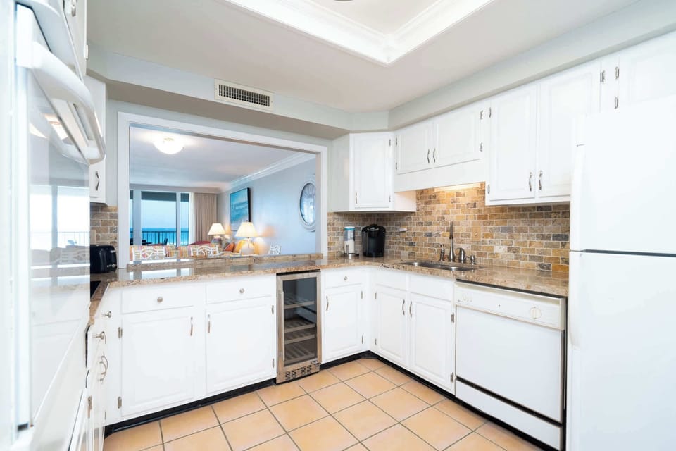 Condo, Multiple Beds, Balcony, Ocean View (Beachfront Bliss at Shoreline Towers ) | Private kitchen | Coffee/tea maker, fridge, microwave, oven
