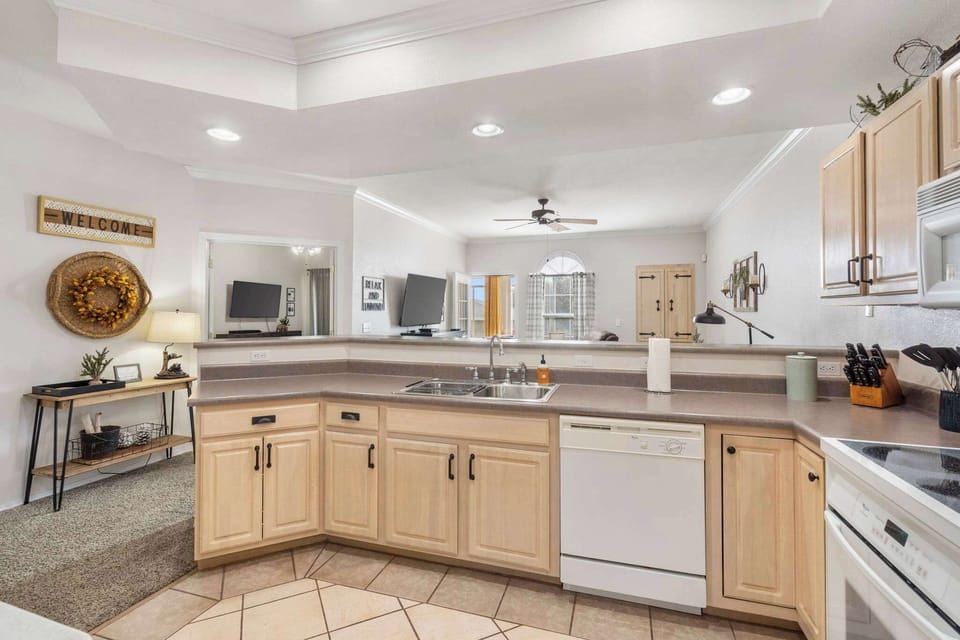 Condo, Multiple Beds, Kitchen, Garden View (Leisure at the Legacy of Thousand) | Private kitchen | Coffee/tea maker