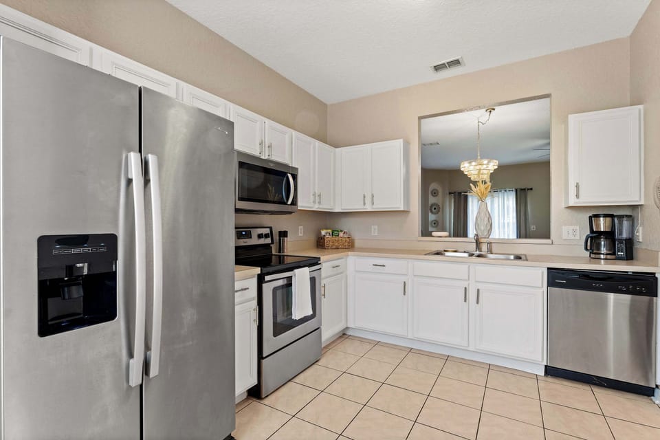 Townhome, Multiple Beds, Kitchen, Garden View (Modern Elegance of Regal Palms) | Private kitchen | Fridge, microwave, oven, stovetop