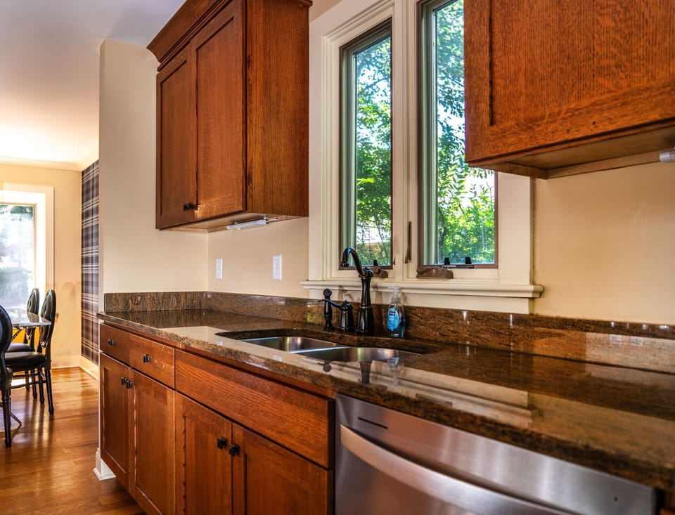 House, Multiple Beds, Patio, Garden View (House of Putt & Plaid) | Private kitchen | Fridge, microwave, oven, stovetop