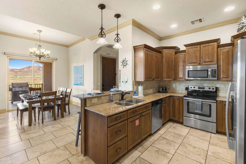 Condo, Multiple Beds, Balcony, Mountain View (Desert Ocean Vibes) | Private kitchen | Fridge, microwave, oven, stovetop