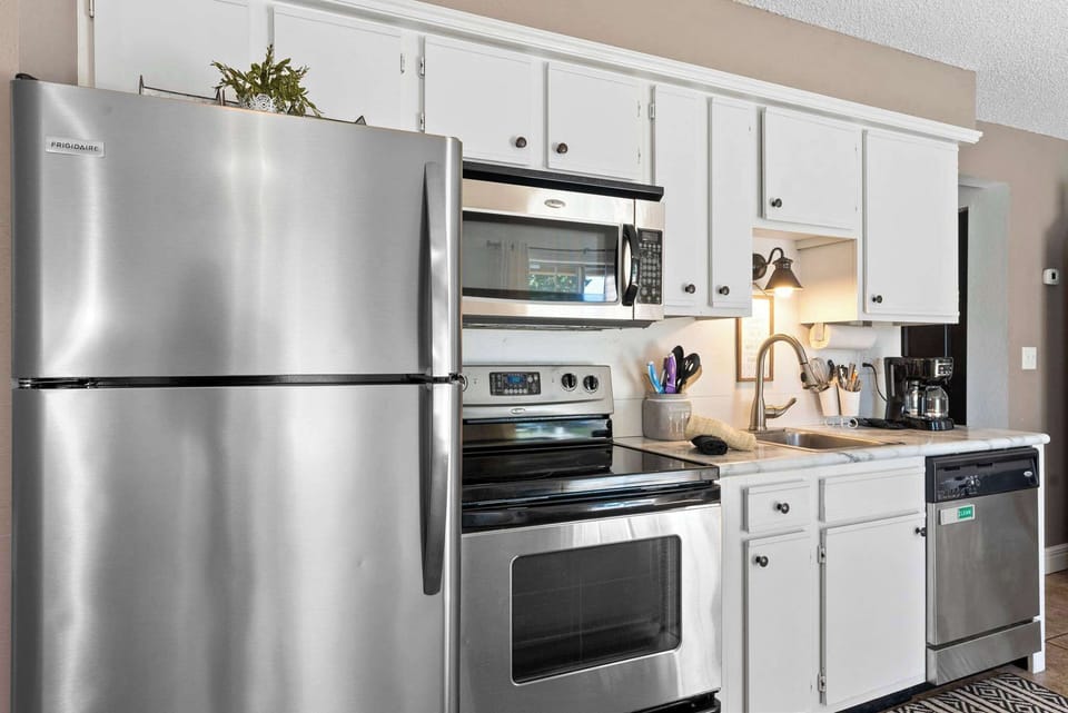 Condo, 1 Queen Bed with Sofa bed, Patio, Garden View (Branson Vacation Station) | Private kitchen | Coffee/tea maker
