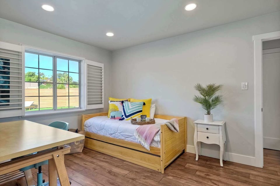 House, Multiple Beds, Pool Access, Pool View (Poolside Oasis) | 3 bedrooms, WiFi (free), individually decorated, individually furnished