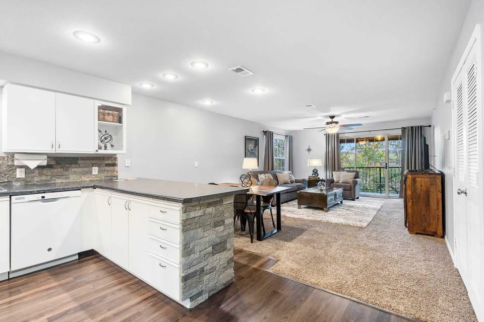 Condo, Multiple Beds, Balcony, Garden View (Dora) | Interior