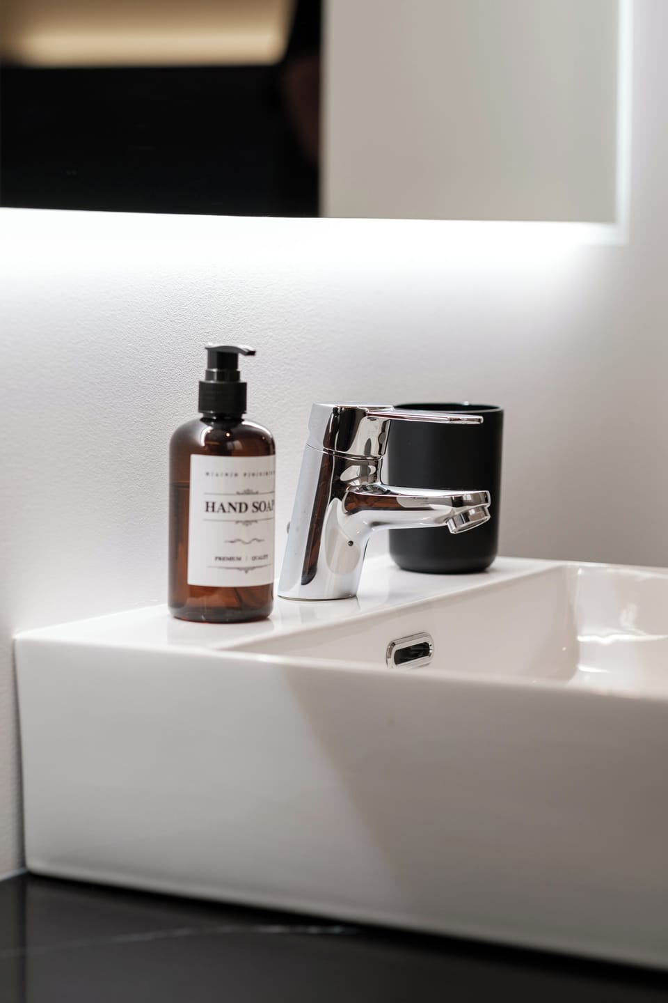 Shower, rainfall showerhead, free toiletries, hair dryer