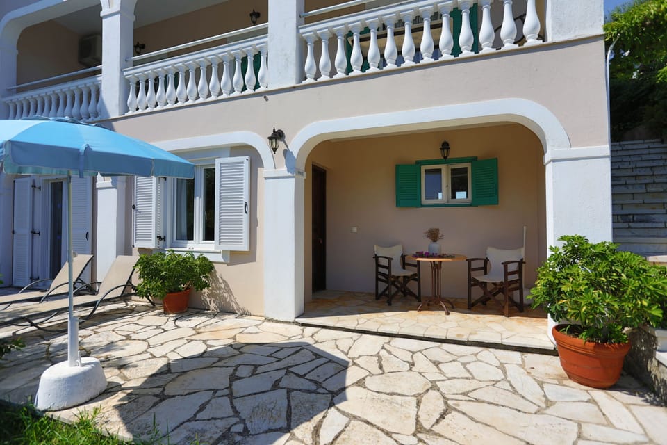 Spiros%27 terrace%26%238212%3Ba perfect spot for al fresco relaxation%2E