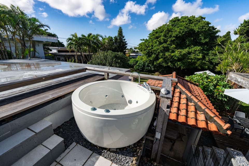 Basic Villa | Jetted tub